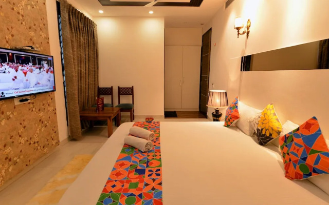 Oyo 11367 Hotel Yellow