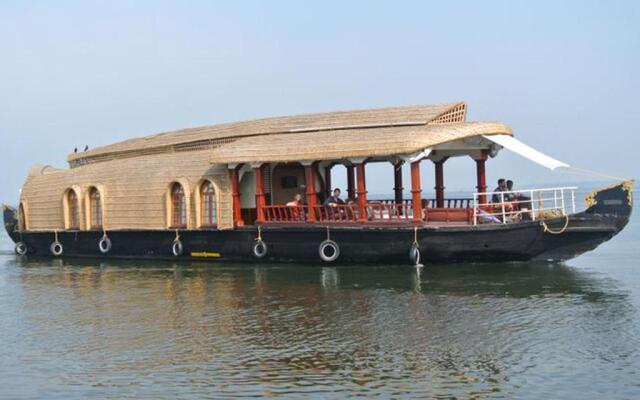 Eco Trails Houseboats