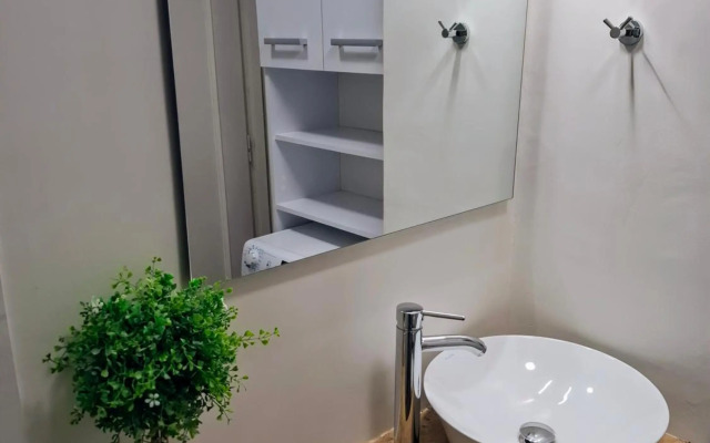 Studio Posh with garden in Kolonaki