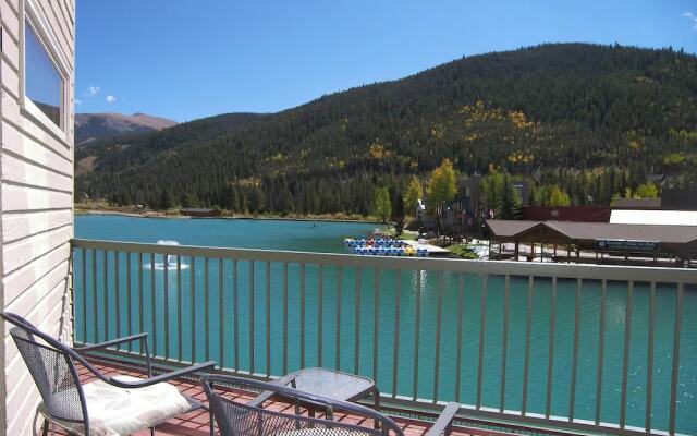 Lakeshore 1 Ba Studio condo by RedAwning