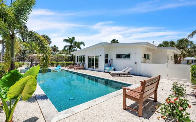The Palm Leaf 3 Bedroom Home by RedAwning