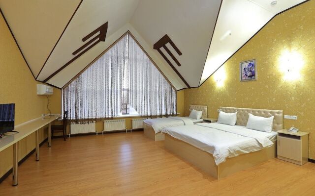 Hotel Seven Seasons