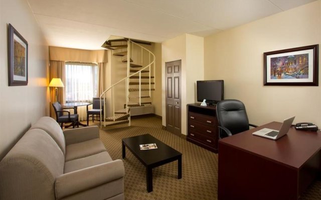 Best Western Plus Laval Montreal & Conference Centre