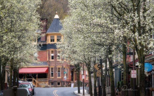 The Dolon House Bed and Breakfast
