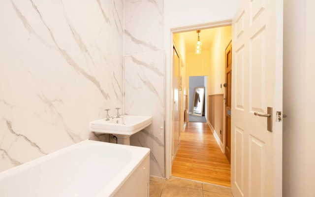 ALTIDO Glamorous1-bed flat overlooking Grassmarket