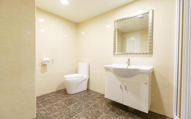 Huahou Hotel
