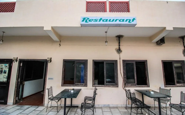 OYO Flagship 22531 C Scheme Ashok Nagar