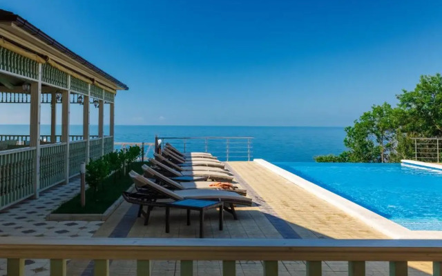 Grand Paradise Hotel
