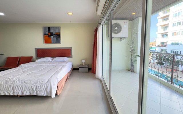 Large Pool-view Studio With Balcony - TW Platinum Suites, Jomtien
