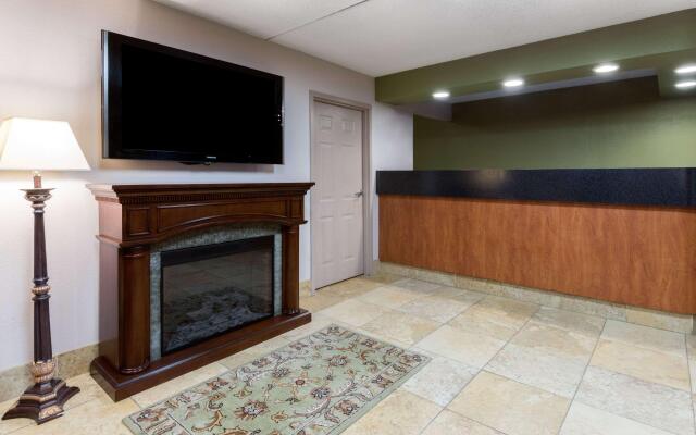 Super 8 By Wyndham Strongsville/Cleveland