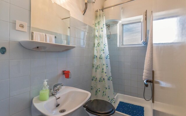 Beautiful Home in Makarska With Wifi and 2 Bedrooms