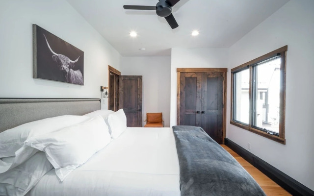Winterleaf 4 Bedroom Home by RedAwning