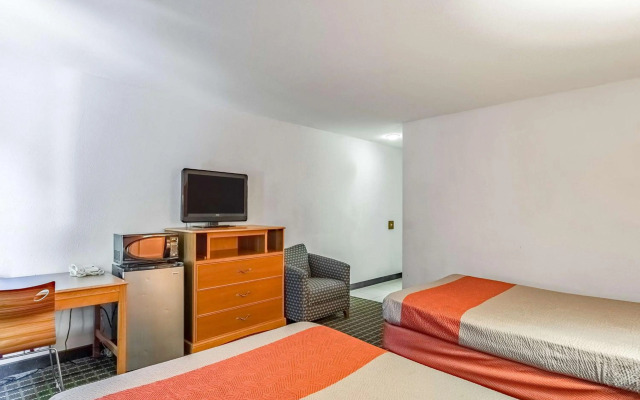 Motel 6 Grand Rapids, MI - Northeast