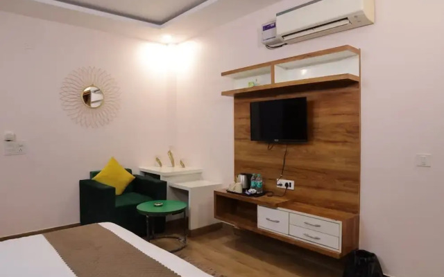 The Sandalwood Hotel, Sec-38 I Near Medanta Medicity Gurgaon