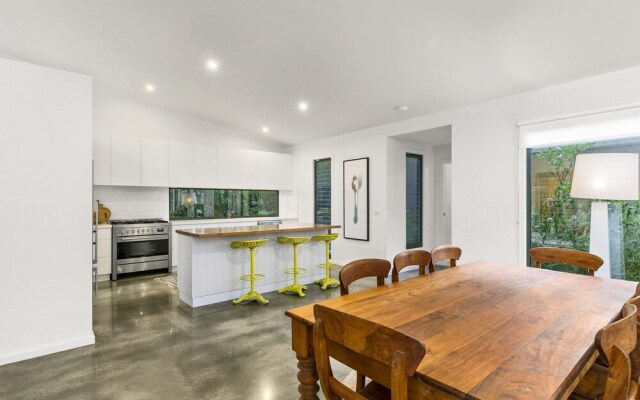 Hidden Escape Free Wifi & Foxtel Surfside PET Friendly