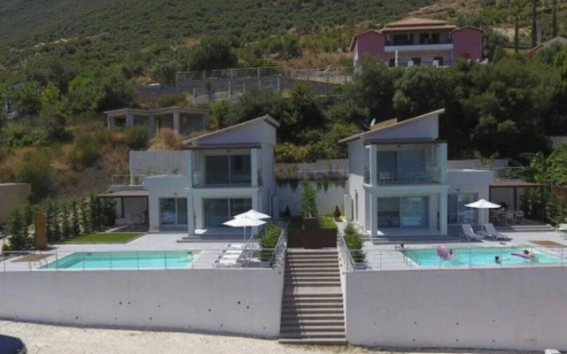 Villa O OFF White in Lefkada