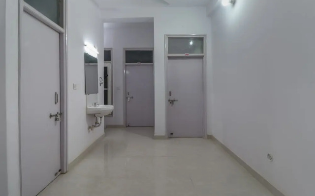 OYO 49701 Abhi Residency White House