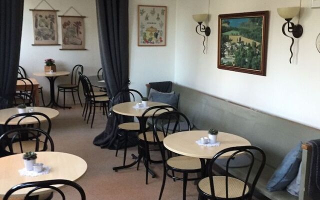Vänhems Café & Vandrarhem