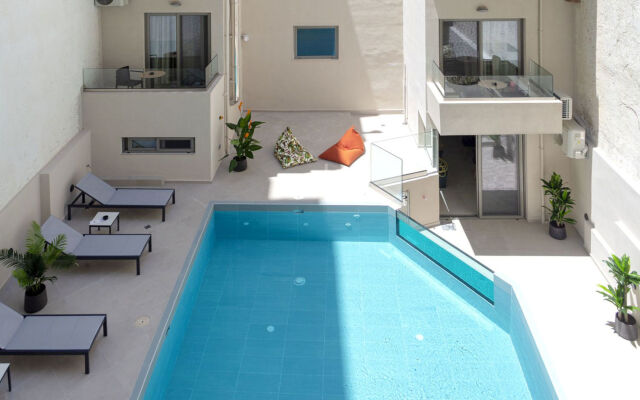 The City Hotel & Suites