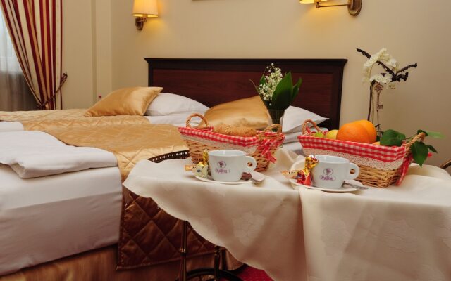Conviva Hotel