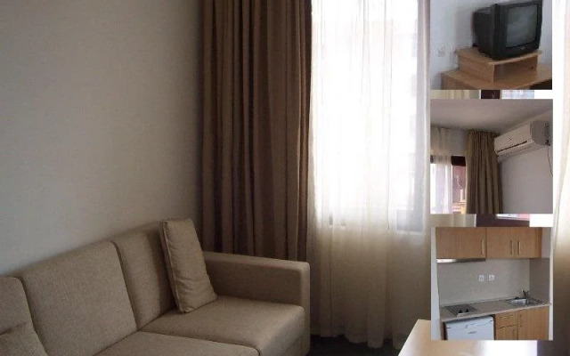 Art studio Marina Cape-private host