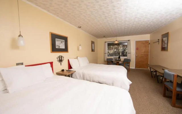 Yodeler Motel
