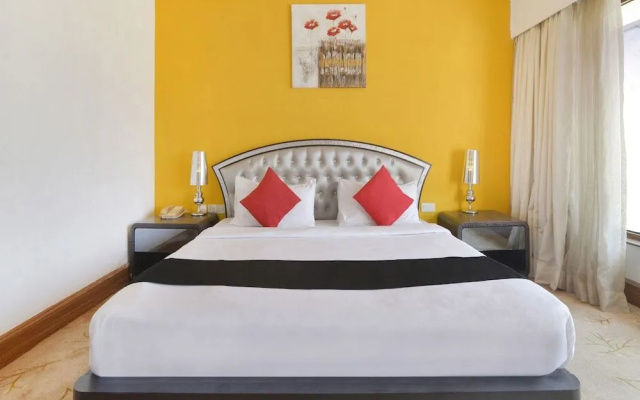 Capital O 29124 Royal Palms Hotel