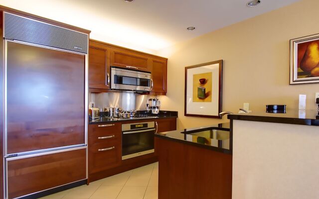 888 Two Bedroom Three Bath Suite at Signature Condo Hotel