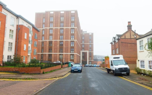 Absolute Stays on Grosvenor- Free Wifi Families Contractors Longshort Stays
