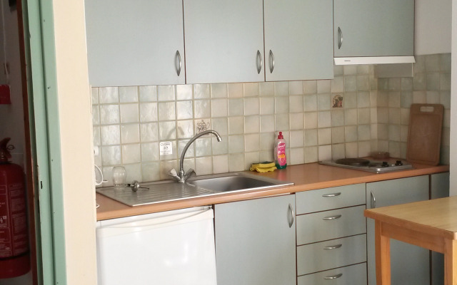 Green Hill Studios & Apartments