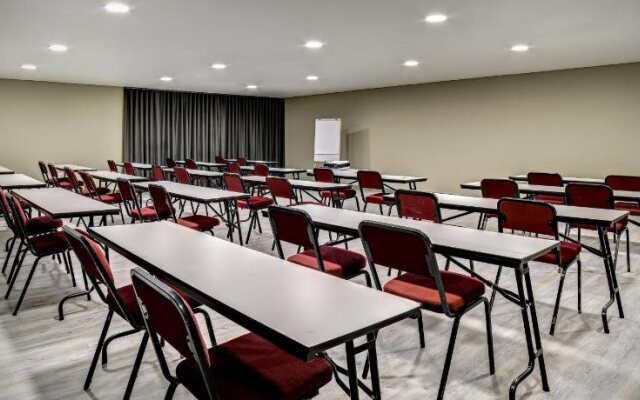 Evander Villas Hotel and Conference Center