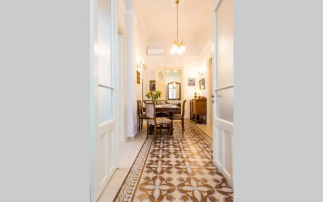 Neoclassical flat with 2 bedrooms in Piraeus