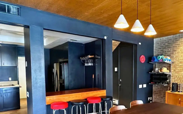 Poolside Comfort in Montrose