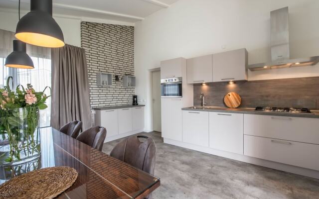 Striking Holiday Home in Kamperland With Sun Loungers