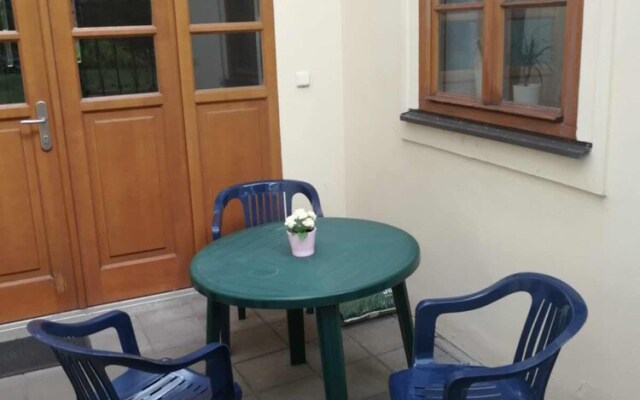 The Green Garden Apartment