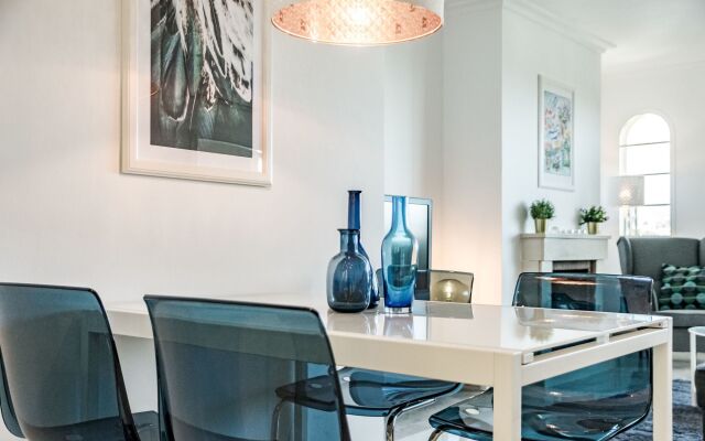 SAT1-walking distance to Puerto Banus