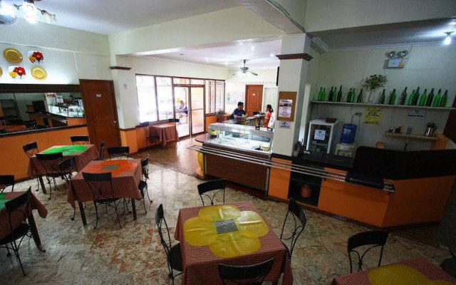 Travelbee Capitol Inn