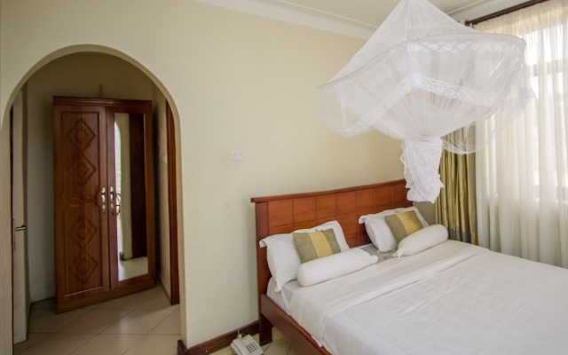 Tiptone Hotel