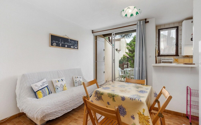 Cozy Retreat Near Agde Beach