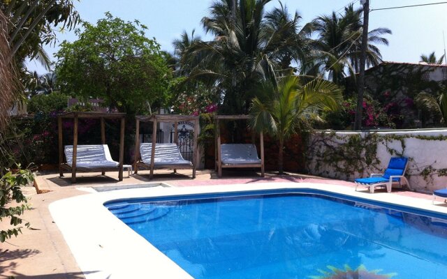 Nuestra Casa-Sai (Pet Friendly Hotel & Beach Club)