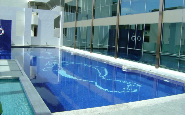 New Season Square Hotel