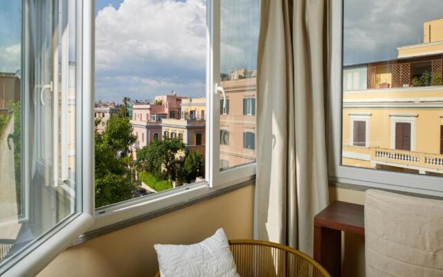 Palm Gallery Hotel