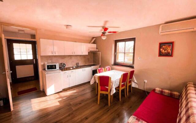 Lovely 2-bedroom House in Terme Catez