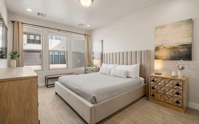 Relax In Style 4 Bedroom Townhouse