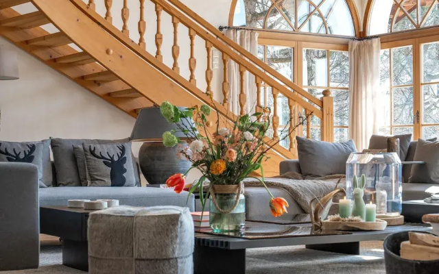 Elegant Chalet Near Slopes & Village
