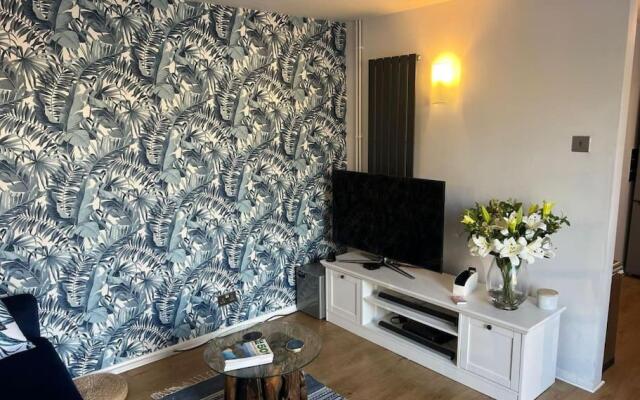 Unique one bedroom guest house with free parking