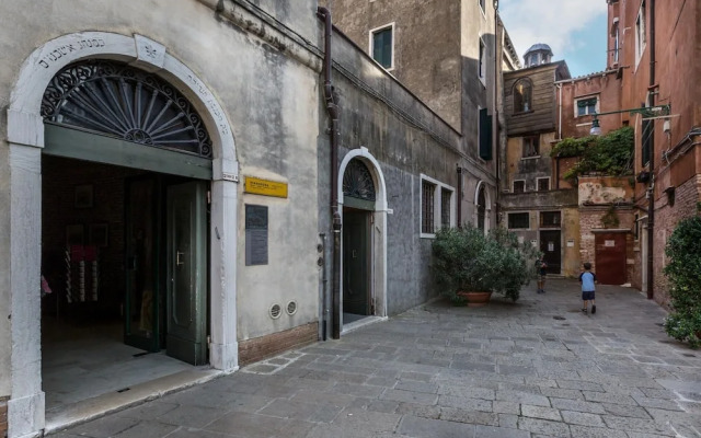 Palazzina Canal - Experience and Enjoy 5 Elegant Bedrooms