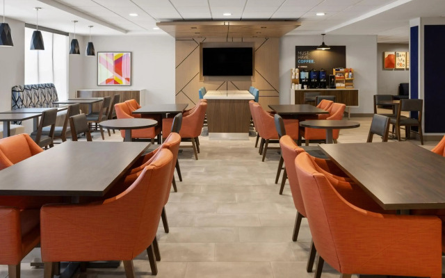 Holiday Inn Express Hotel & Suites Brattleboro by IHG