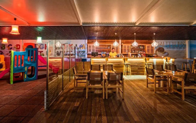 Lagomandra Beach & Suites