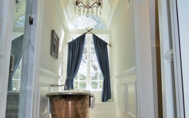 The Twelve Oaks Bed & Breakfast